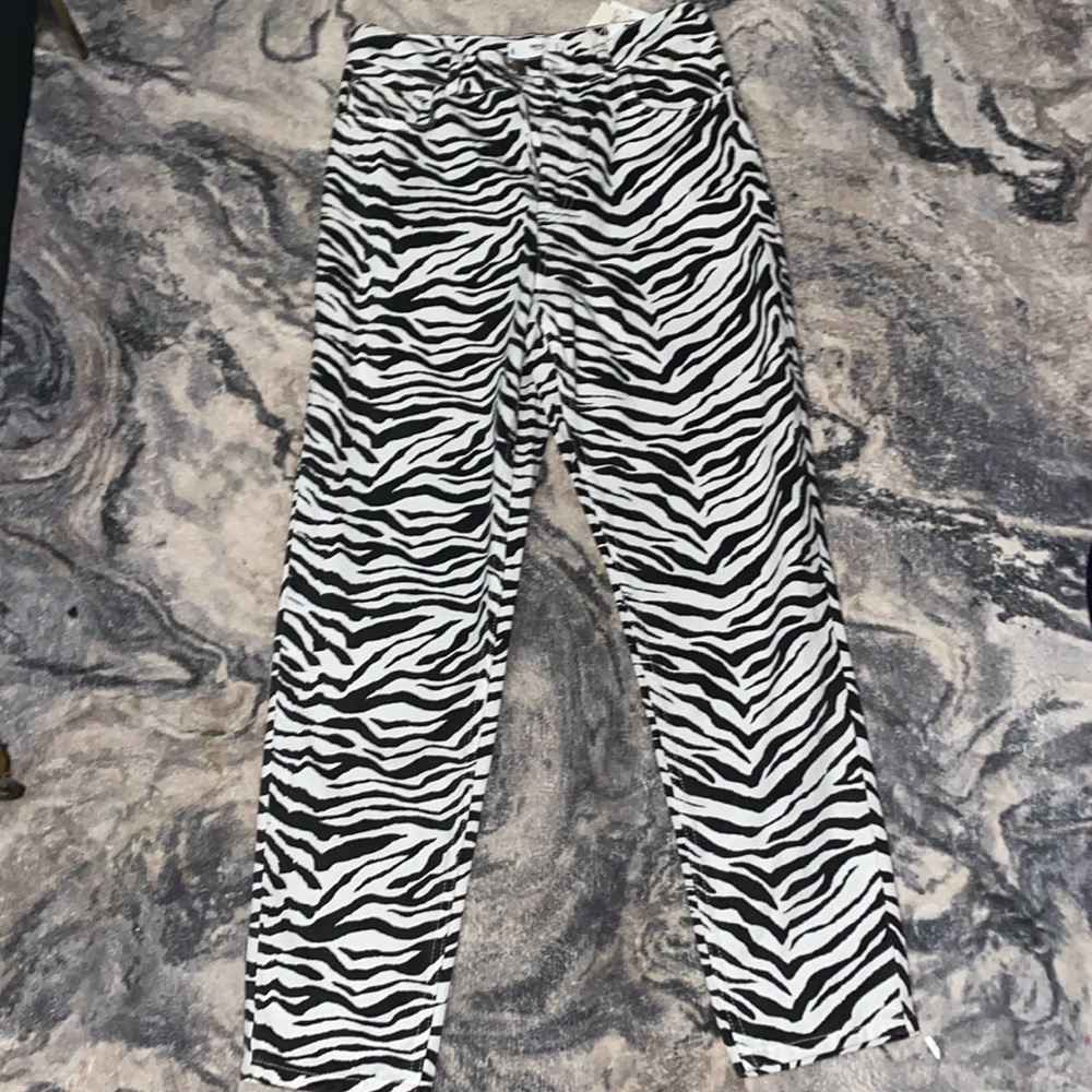 NWT **SOFT DENIM** MNG Zebra HW ankle “Mom” jeans